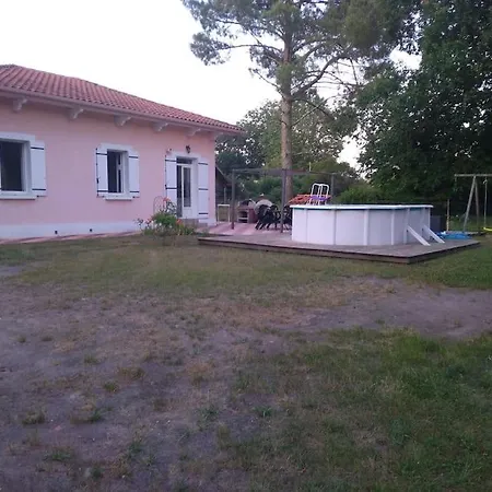 Дом отдыха Maison Privee Avec Piscine Понтан-ле-Форж
